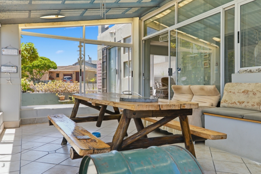 5 Bedroom Property for Sale in Myburgh Park Western Cape